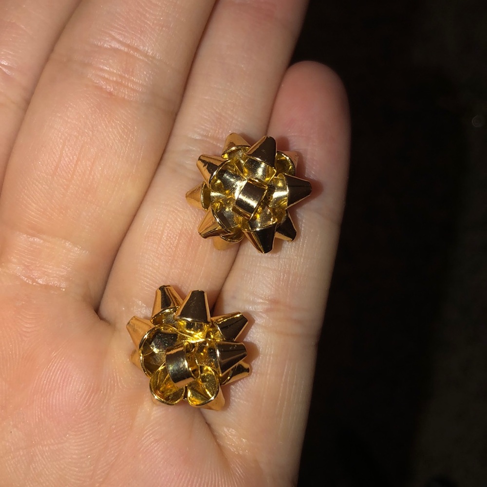 gold gift bow stud earrings